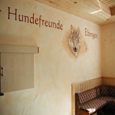 Schriftzug mit Wolfskopf, Verein der hundefreunde, Albstadt-Ebingen